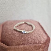 Load image into Gallery viewer, Swirly Sapphire Ring