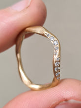 Load image into Gallery viewer, Swirly Diamond ring