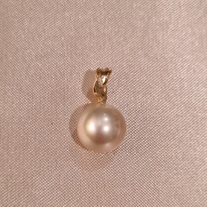 Creme Pearl pendant