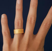 Load image into Gallery viewer, CONTRAST ring, goldplated